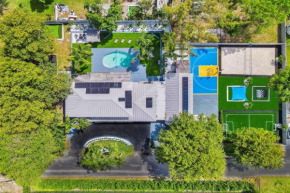 8BR Resort with Pool & Tons of Games - 22 Guests